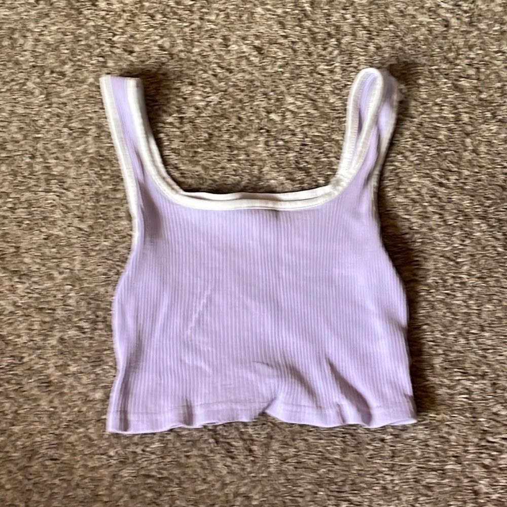 light purple tank, white trim, stretchy, soft, cropped💟
